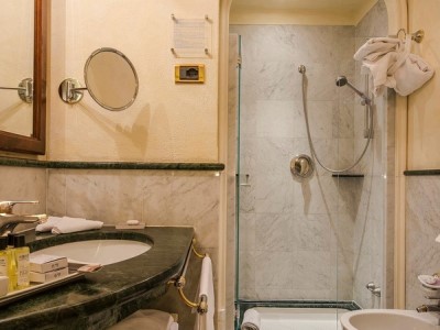 bathroom - hotel art hotel commercianti - bologna, italy