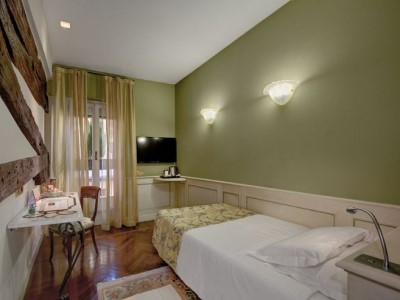 bedroom - hotel art hotel commercianti - bologna, italy