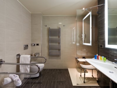 bathroom 1 - hotel t hotel - cagliari, italy