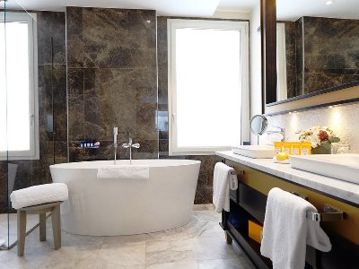 bathroom - hotel palazzo doglio - cagliari, italy
