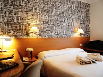 bedroom 1 - hotel metropole suisse - como, italy