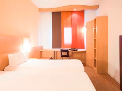 bedroom 2 - hotel ibis como - como, italy