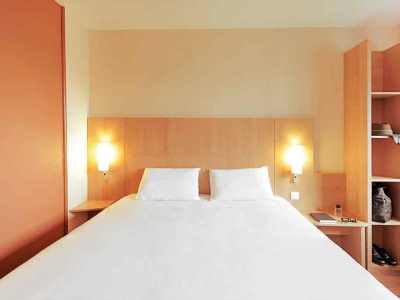 bedroom - hotel ibis como - como, italy