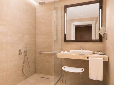 bathroom - hotel sheraton lake como - como, italy