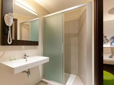 bathroom - hotel b and b hotel como - como, italy