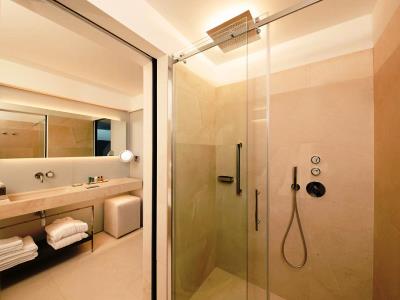 bathroom - hotel hilton lake como - como, italy