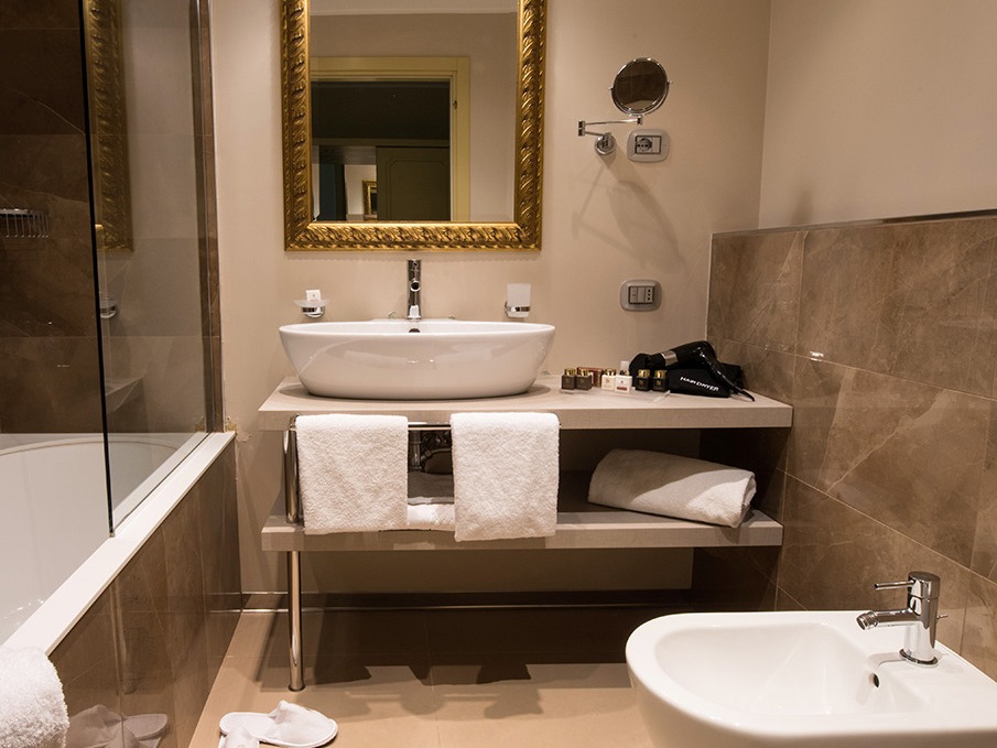 bathroom - hotel palace hotel - como, italy