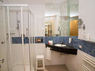 bathroom - hotel best western palace inn - ferrara, italy