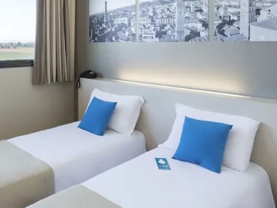 bedroom 3 - hotel b and b hotel ferrara - ferrara, italy