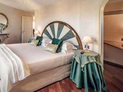 suite - hotel b and b pitti palace al ponte vecchio - florence, italy