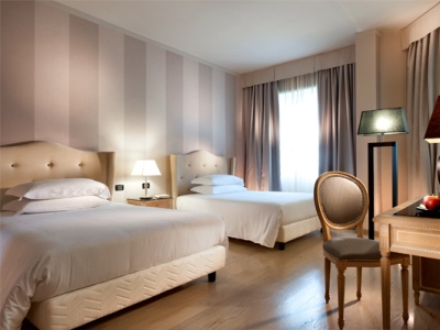 bedroom - hotel ambasciatori c-hotels - florence, italy