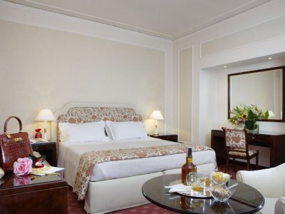 bedroom 1 - hotel de la ville - florence, italy