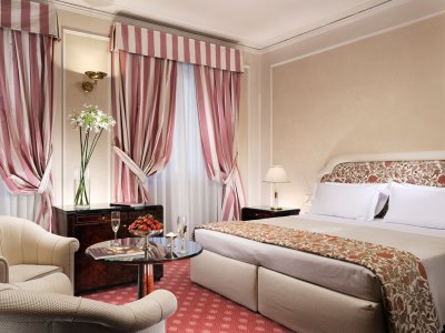 bedroom - hotel de la ville - florence, italy