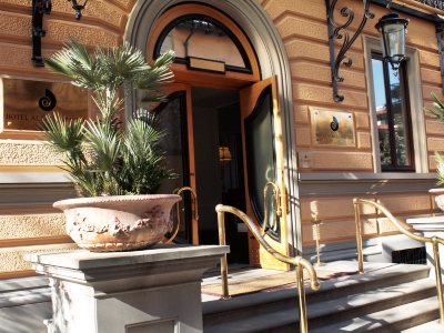 exterior view 1 - hotel albani florence - florence, italy