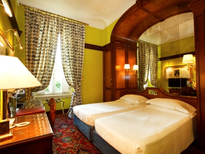 standard bedroom - hotel albani florence - florence, italy
