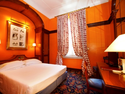 standard bedroom 1 - hotel albani florence - florence, italy