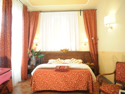 bedroom 1 - hotel california - florence, italy