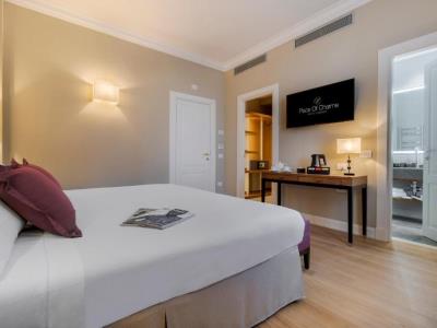 bedroom 1 - hotel villa neroli - florence, italy