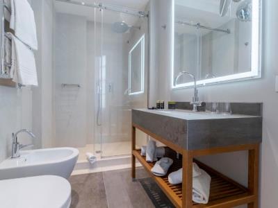 bathroom - hotel villa neroli - florence, italy