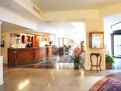 lobby - hotel savoy palace - gardone riviera, italy