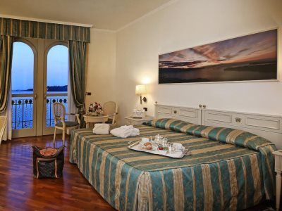 bedroom - hotel savoy palace - gardone riviera, italy