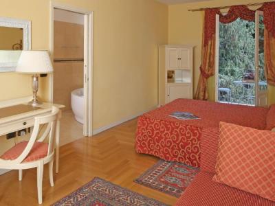 bedroom 1 - hotel villa sofia - gardone riviera, italy