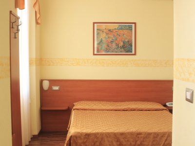 bedroom - hotel bellevue - genoa, italy