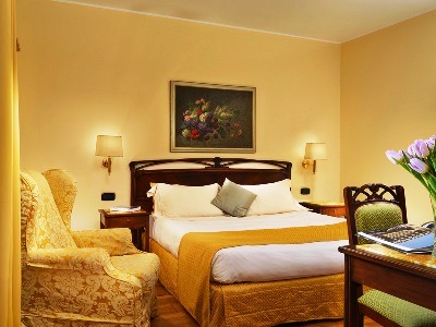 bedroom 5 - hotel continental - genoa, italy