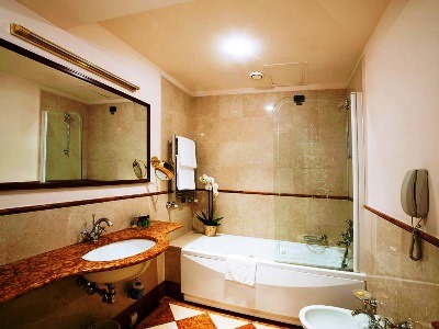 bathroom - hotel continental - genoa, italy