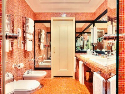 bathroom - hotel grand savoia - genoa, italy