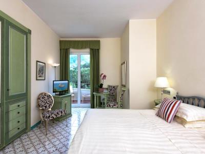 bedroom - hotel la reginella - ischia, italy