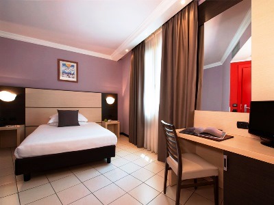 bedroom 3 - hotel cdh hotel la spezia - la spezia, italy