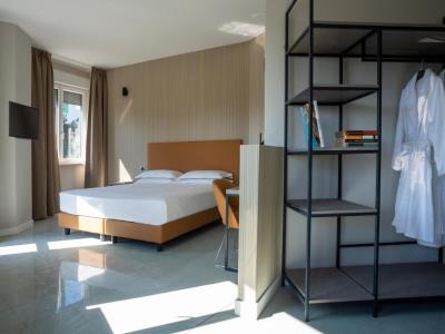 bedroom - hotel allegroitalia la spezia 5 terre - la spezia, italy