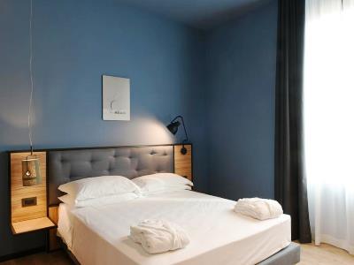 bedroom 3 - hotel the poet - la spezia, italy