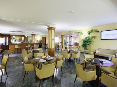 bar - hotel best western grand guinigi - lucca, italy