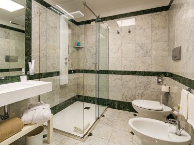 bathroom 1 - hotel seawater - marsala, italy