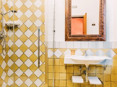 bathroom 2 - hotel carmine - marsala, italy