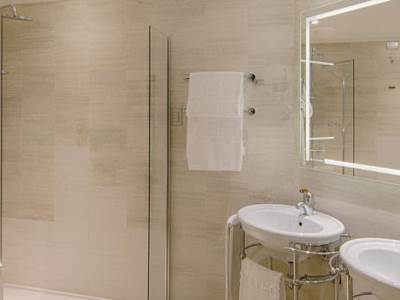 bathroom - hotel nh collection milano porta nuova - milan, italy