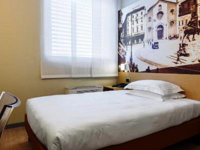 bedroom 1 - hotel b and b hotel milano la spezia - milan, italy