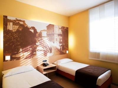 bedroom 2 - hotel b and b hotel milano la spezia - milan, italy