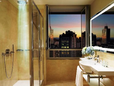 bathroom - hotel unahotels century - milan, italy