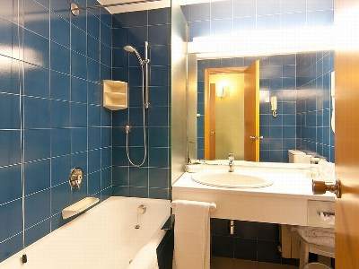 bathroom - hotel galileo - milan, italy