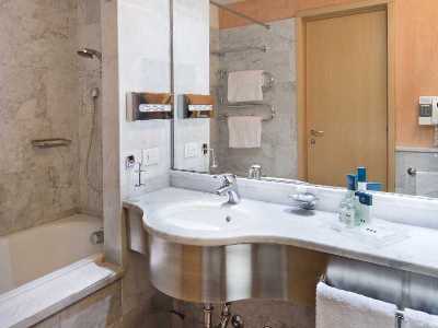 bathroom - hotel tocq hotel - milan, italy