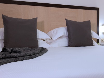 bedroom - hotel cdh hotel modena - modena, italy