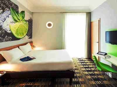 bedroom 1 - hotel ibis styles napoli garibaldi - naples, italy