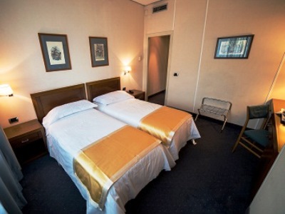bedroom 7 - hotel best western jfk hotel - naples, italy