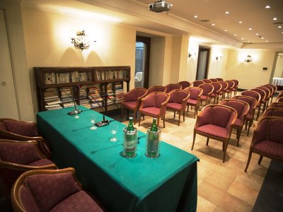 conference room - hotel del real orto botanico - naples, italy