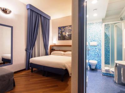 bedroom - hotel best western plaza - naples, italy