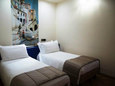 bedroom 4 - hotel grand hotel europa - naples, italy
