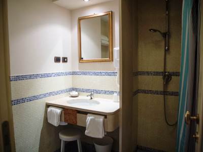 bathroom - hotel grand hotel europa - naples, italy